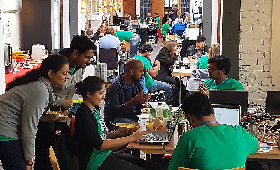 NTT_DATA_DE's tweet photo. 48 Stunden beim #HackathonStuttgart: Hacken, Ideen vorantreiben und auch mal kurz schlafen. Mehr lesen: https://t.co/xx5MDKMEgj #HackStgt17 https://t.co/5yebPZ7DaD