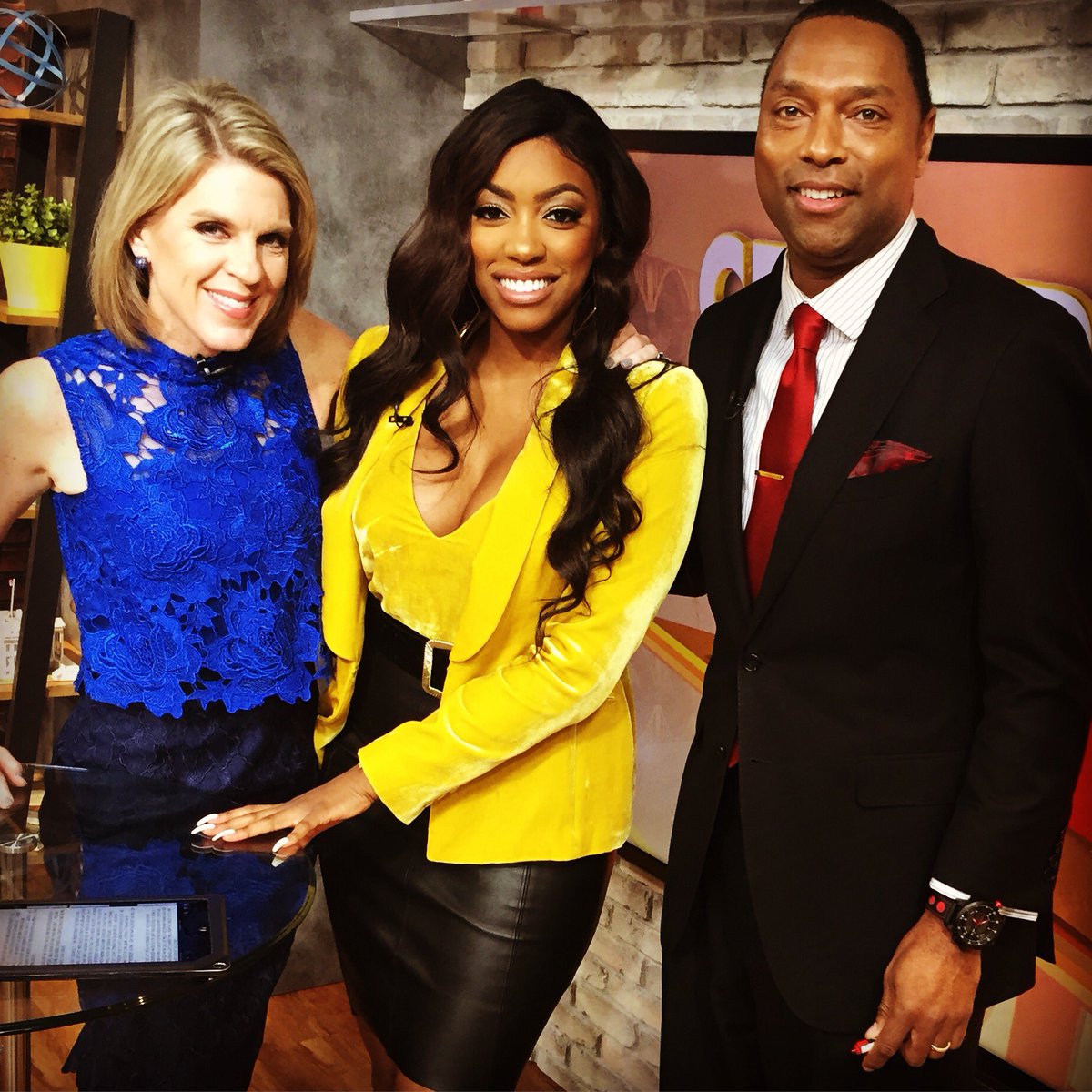 HollyMorrisTV's tweet image. 👀 who came into the #gooddaydc loft to #spillsometea 😜 #RHOA @Porsha4real