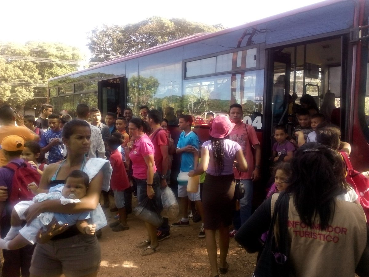 RNV_LosLlanos's tweet photo. Gracias al apoyo del PST Parque de Agua #AquaPark y la empresa de transporte #TransApure personas del estado Guárico y Apure, son atendidos a través de Jornada de #TurismoSocial #DialogoPorLaPatria https://t.co/EpzLbSYV8q