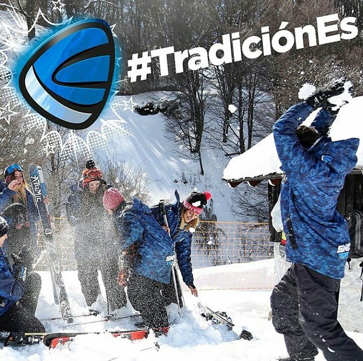 snowzonanorte's tweet photo. #TradiciónEs la guerra de nieve con tus amigos en Bariló.
Que es re #Bariloche para vos?
#DiaDeLaTradicion #YotanSnow⭕ https://t.co/tt7bbigwX0
