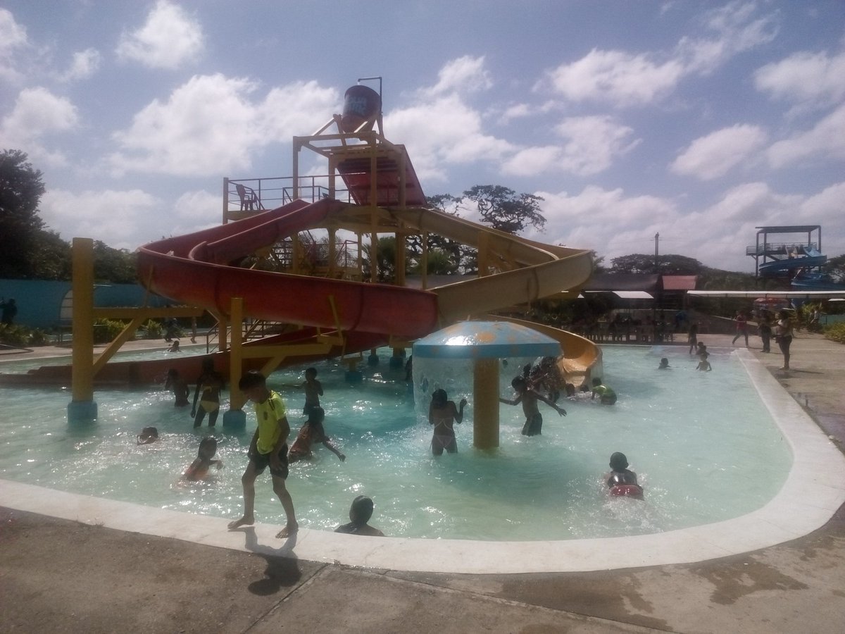 RNV_LosLlanos's tweet photo. Gracias al apoyo del PST Parque de Agua #AquaPark y la empresa de transporte #TransApure personas del estado Guárico y Apure, son atendidos a través de Jornada de #TurismoSocial #DialogoPorLaPatria https://t.co/EpzLbSYV8q