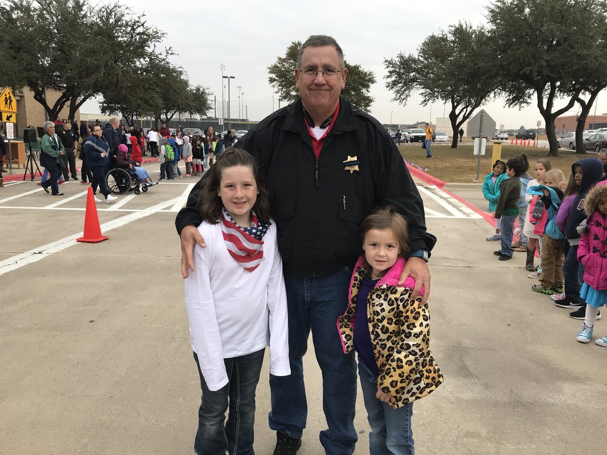 Frogtasticclass's tweet photo. Celebrating our  Veterans today!  #thankyouforyourservice @HESHeroes #l https://t.co/9UixcuB2RK