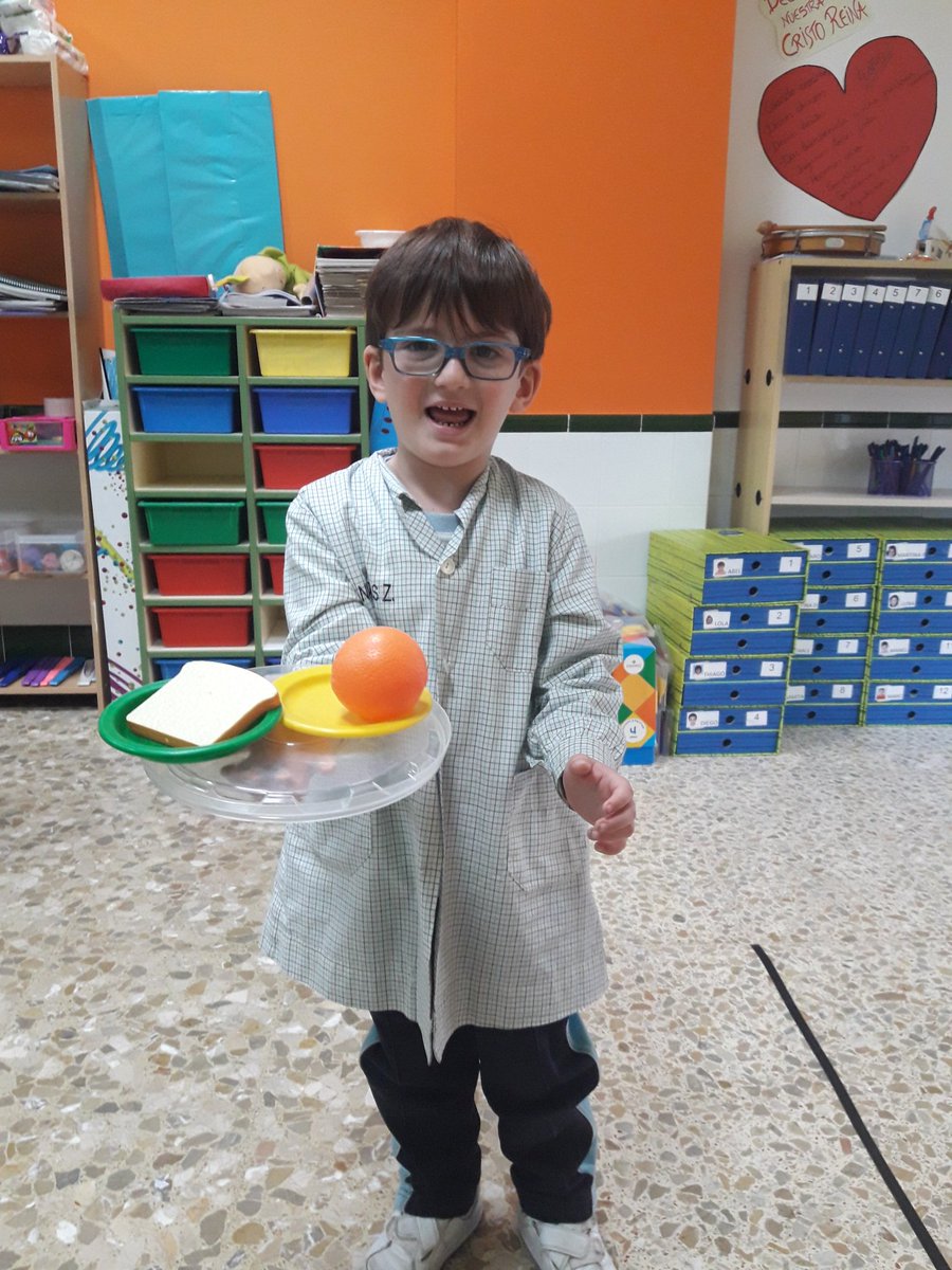 Xtorey_benifaio's tweet photo. A 4 anys coneguem la figura del cambrer!!!🥗🍲🥘☕☕ Seguim avançant al nostre projecte!!! #projecteelcos #crbenifaio https://t.co/AyaJjuGVhQ