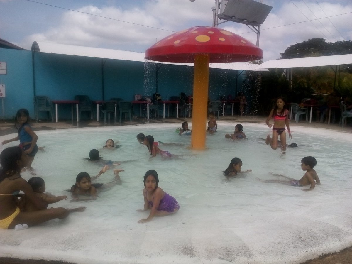 RNV_LosLlanos's tweet photo. Gracias al apoyo del PST Parque de Agua #AquaPark y la empresa de transporte #TransApure personas del estado Guárico y Apure, son atendidos a través de Jornada de #TurismoSocial #DialogoPorLaPatria https://t.co/EpzLbSYV8q