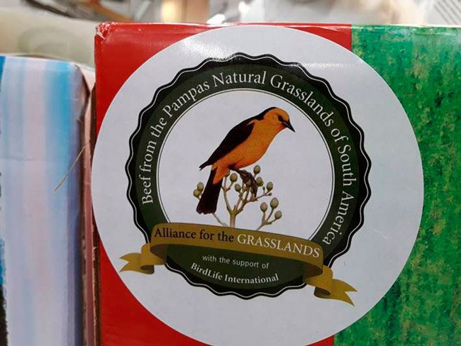 BirdLifeAmerica's tweet photo. Uruguay's first batch of bird-friendly beef is on its way to Europe! 😀One more of the successes of Grassland Alliance #greenbeef https://t.co/Fsy5aoQf01 https://t.co/vPayHrdKN1