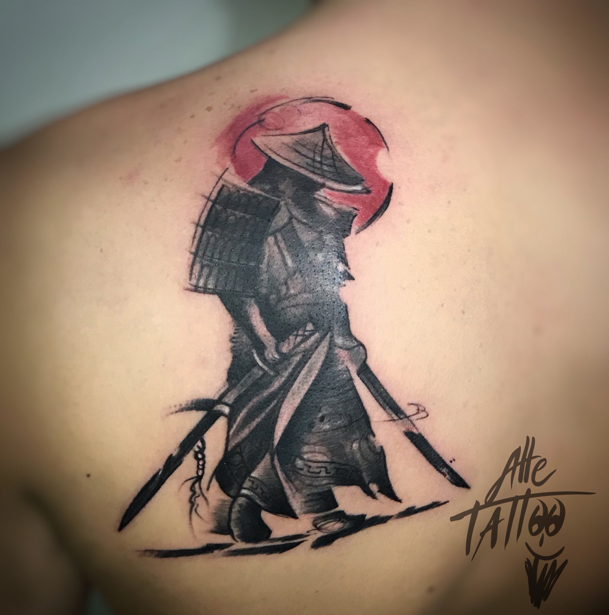 Hình xăm mèo ninja nửa lưng  GÀ CON TATTOO UY TÍN TẠO NÊN THƯƠNG HIỆU