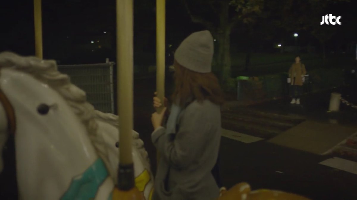 aFamous_lines's tweet photo. 아무 이유없이 울고싶을 땐 
여기를 찾았다. 
실컷 울고나면 깨닫는다. 
세상엔 이유없는 눈물은 없다는 걸. 
저 사람의 눈물은 뭘까.
#더패키지 #윤소소 #이연희 https://t.co/P0zIEubsdY