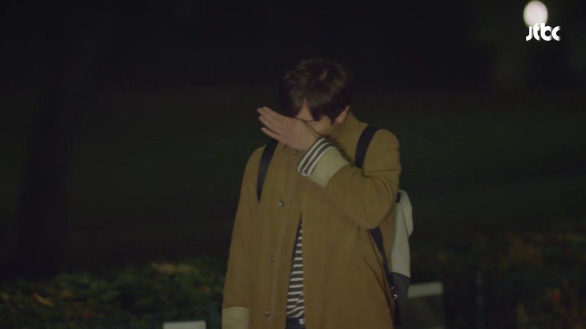 아무 이유없이 울고싶을 땐 
여기를 찾았다. 
실컷 울고나면 깨닫는다. 
세상엔 이유없는 눈물은 없다는 걸. 
저 사람의 눈물은 뭘까.
#더패키지 #윤소소 #이연희