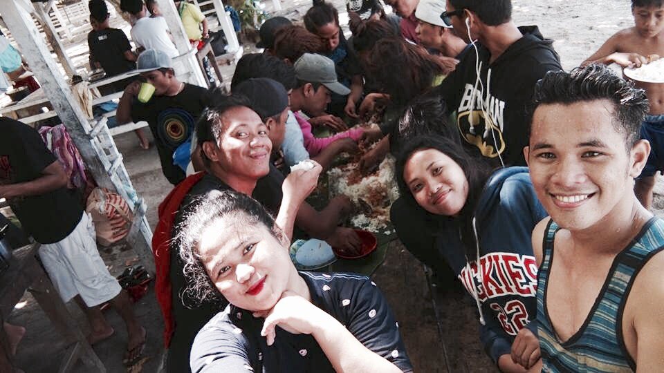 Jhnsrp's tweet photo. Diman sila perpektong kaibigan, pero perpekto naman ang buong araw namin pag mag kakasama kaming lahat. Another bonding & memories 👌🤘💕 #budolfight https://t.co/ofi9HX3Ayc
