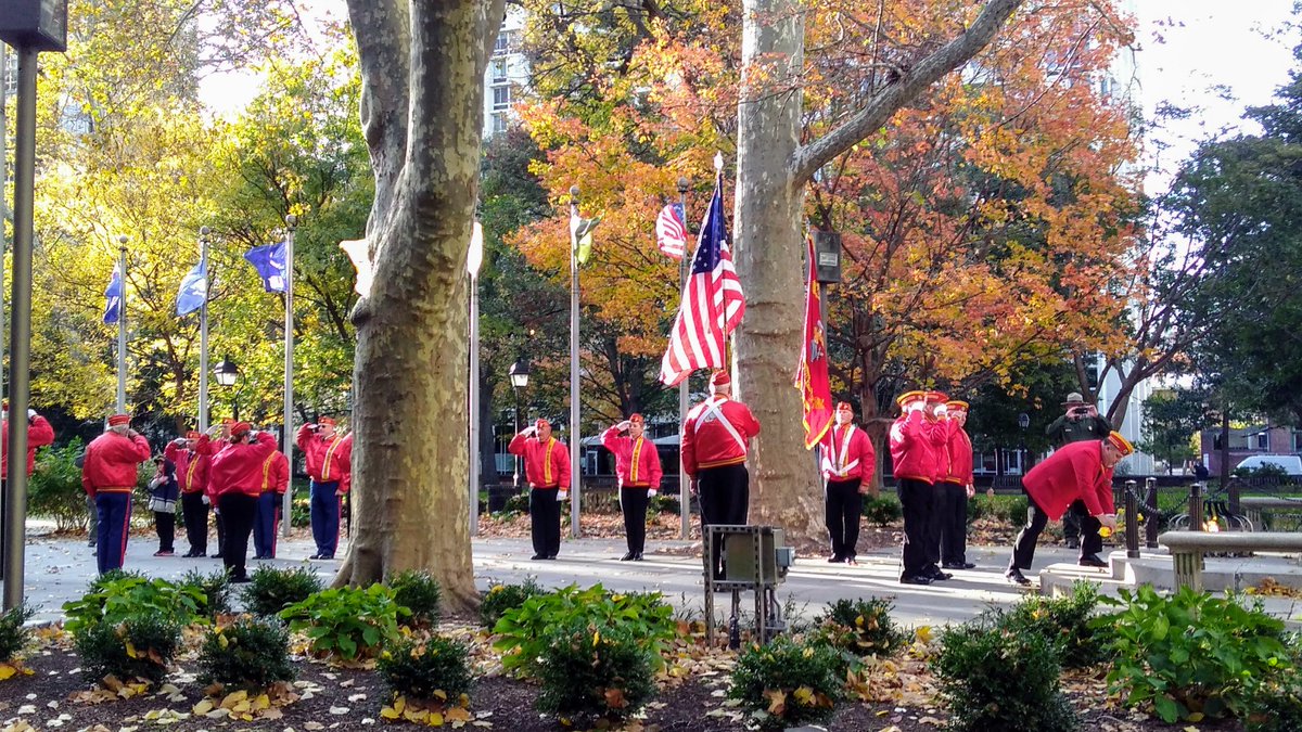 LeadershipPhila's tweet photo. Veterans laying a wreath at the Tomb of the Unknown Revolutionary War Soldier, Washington Square Park. Thank you for your service. #Way2Lead #VeteransDay https://t.co/kk4CYOTgEp