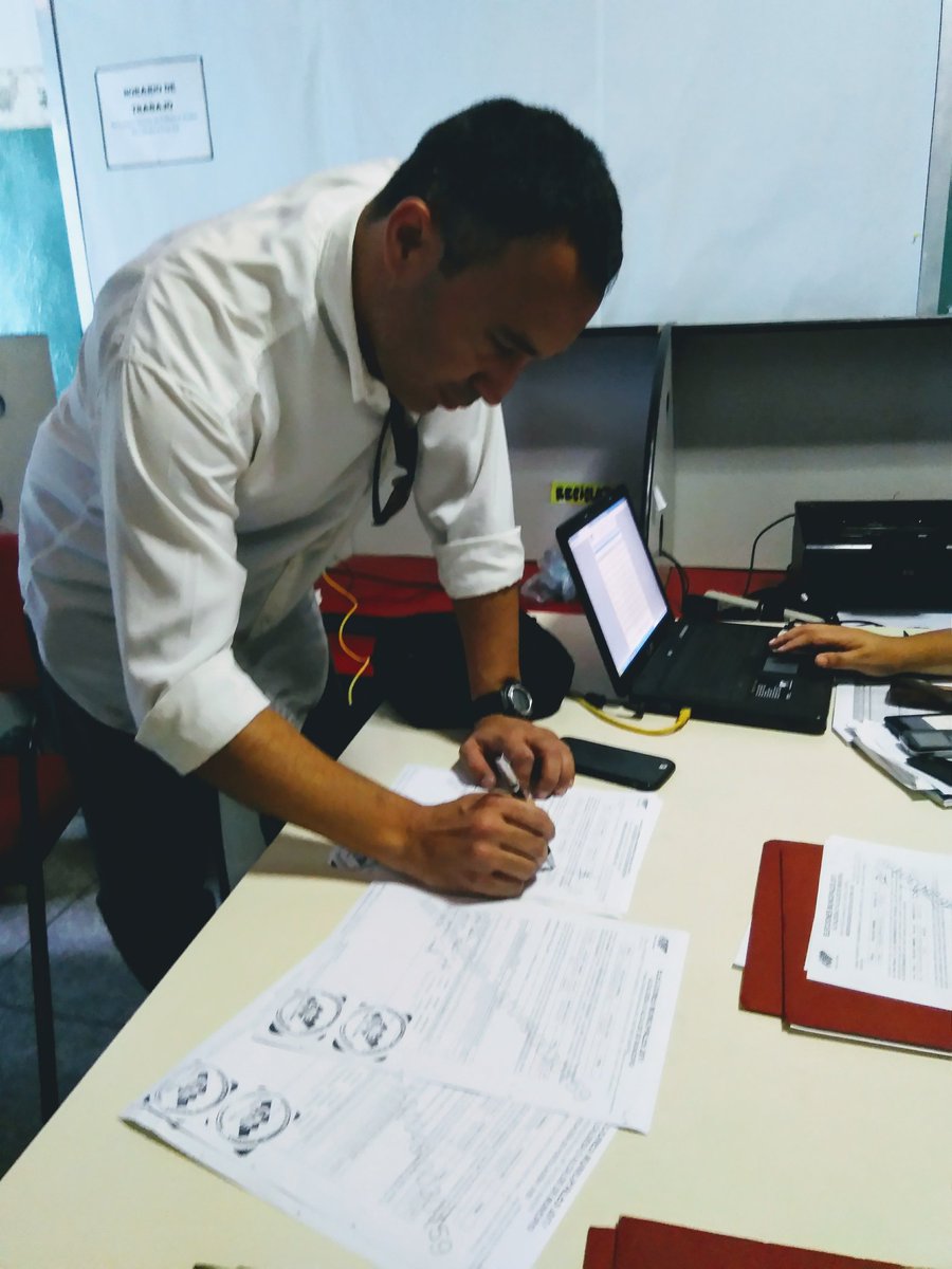 SSanchezVz's tweet photo. Ayer inscribimos nuestra candidatura a la alcaldía del Municipio Santiago Mariño con las tarjeta de Independientes Por el Progreso (IPP).

Llego la hora de Turmero, de resolver los problemas concretos de los ciudadanos, de la concertación por nuestra propia convivencia https://t.co/E6Xx2nS3q4