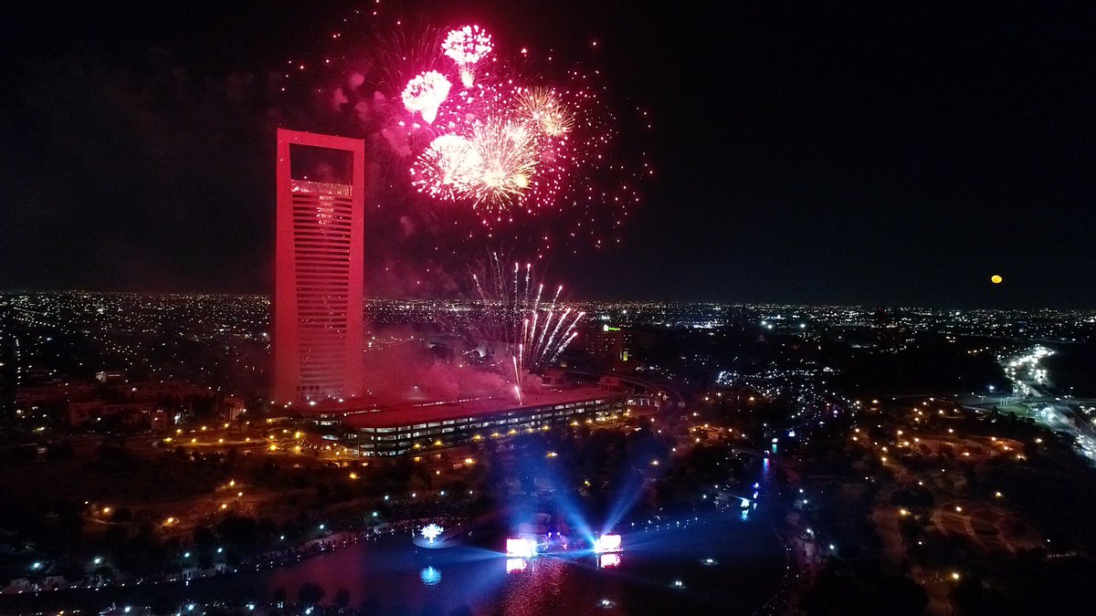 elnorte's tweet photo. 🎥 Con un colorido desfile de embarcaciones luminosas, #PaseoSantaLucía celebra 10 años cómo ícono de Mty https://t.co/mQZhEQTTfP https://t.co/G050Y5i4NR