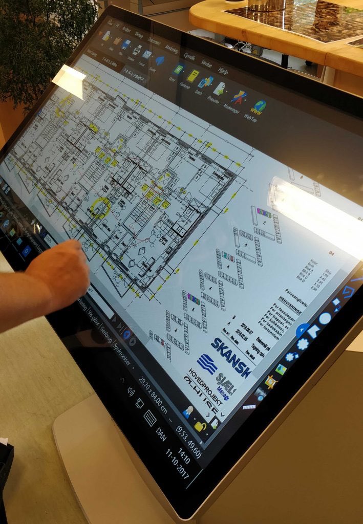 visualdisplay2's tweet image. Der er flere der gennem tiden har spurgt til digitale skriveborde som medarbejdere og kunder kan samles om.