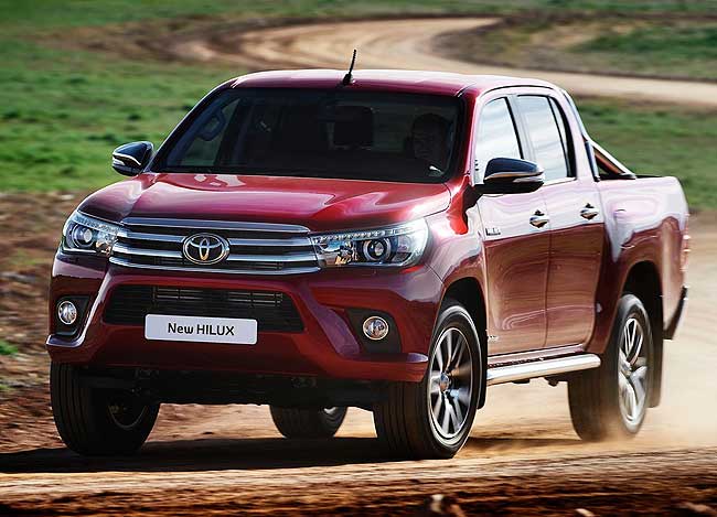simple_lease's tweet photo. Adquiere la nueva #HiluxDiesel2018 de Toyota 🇲🇽 

174 caballos de fuerza 
310 lb-pie torque MT y 332 lb-pie AT 
Motor diésel 2.8 litros 
Turbocargador de Geometría Variable
Doble cabina 

#Deduce #ArrendamientoPuro
Version MT 4x4: $420,900
Version AT 4x4:  $579,900 https://t.co/uFMnoei42G