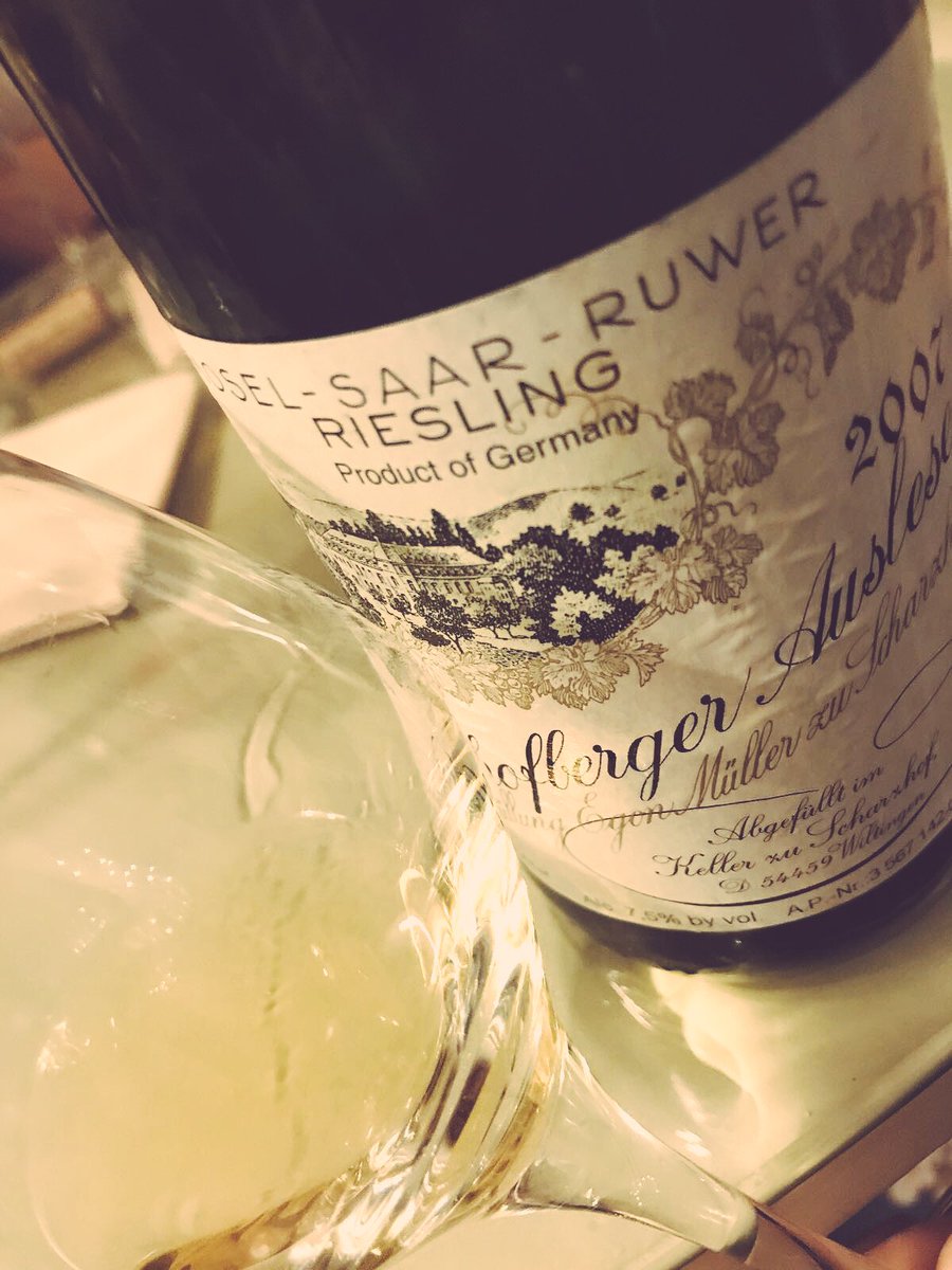 MaisonRuinart's tweet photo. The after-after-after tasting was splendid as well. What a stellar Riesling this 2005 Schartzhofberger Auslese was! #vdews #Riesling #tasting https://t.co/Kc12ZzZ1Ly