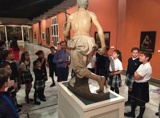CEUAndalucia's tweet photo. Alumnos de 5º Primaria del Colegio CEU Sevilla visitan el Museo de Bellas Artes con el profesor Fernando Gabardón #cultura @ColegiosCEU https://t.co/DIsfPCt7P7 https://t.co/GrvftpmsOY