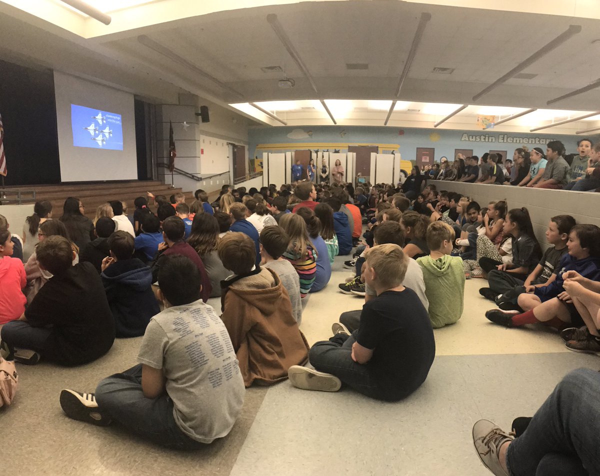s_young2012's tweet photo. Celebrating veterans today! #austinblueroos https://t.co/tXbbCrOEpT