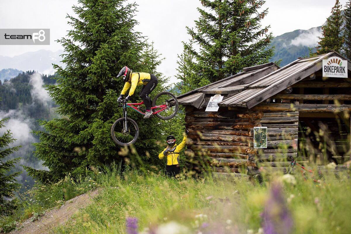 Hayes European Aftermarket Sales Manager, Elke Mooseder, sending it into the weekend! Look at that gorgeous <a href="/manitoumtb/">Manitou Suspension</a> Dorado. #hayes_life