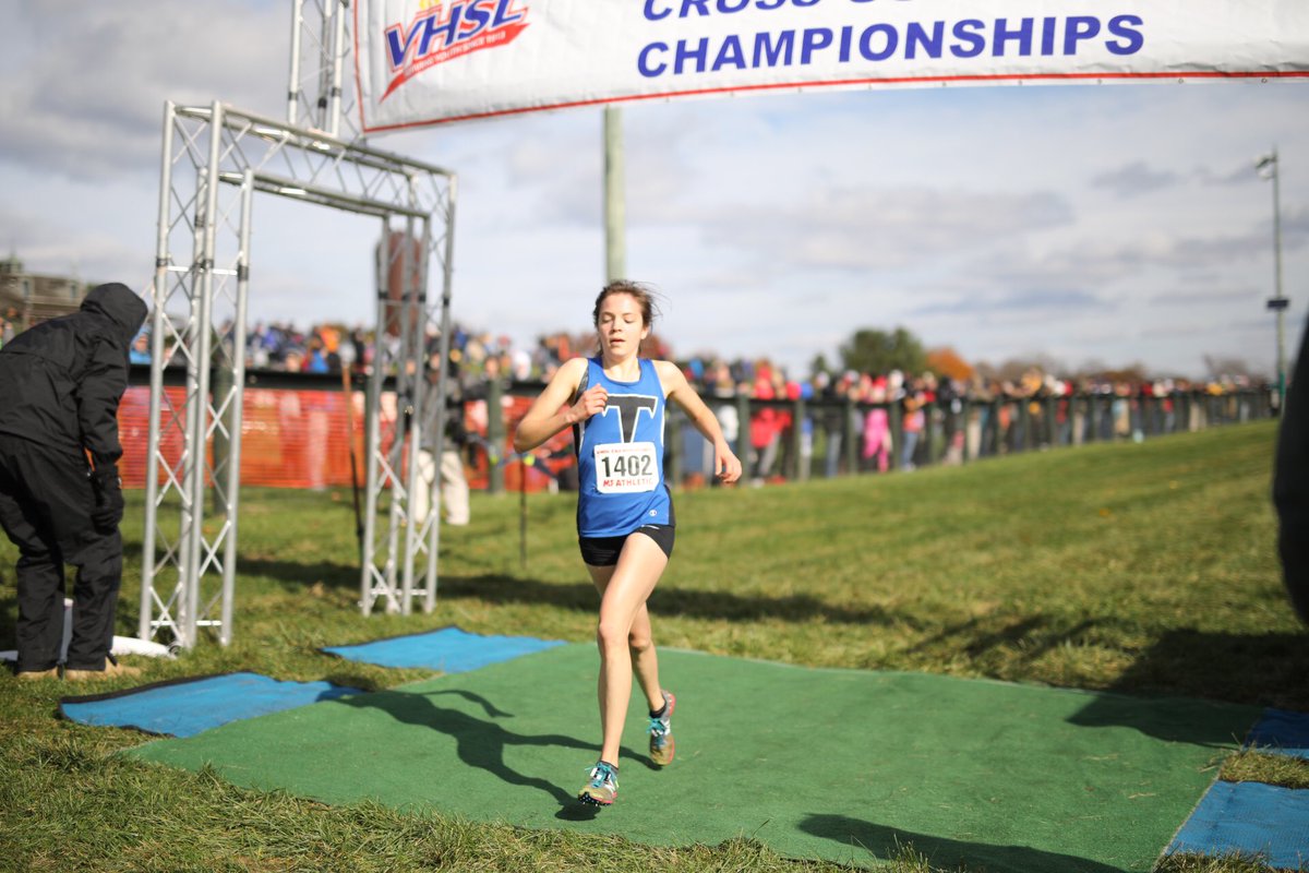 Emma Wolcott takes close second but leads <a href="/TUSCARORAXC/">TUSCARORA XC</a> to win #5A team title with 46 points! #MileStates