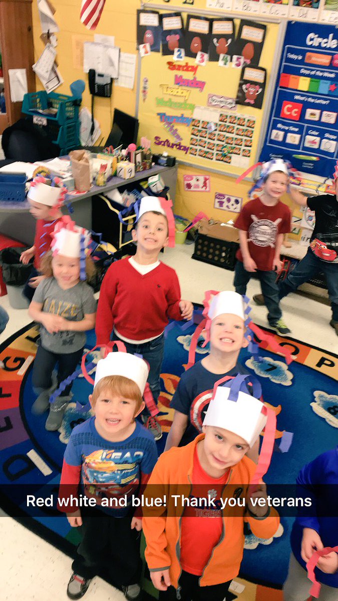 MiniEaglesPresc's tweet photo. #thankful #preschoolfun #weloveourveterans #fayetteproud https://t.co/0npYTb4tZo