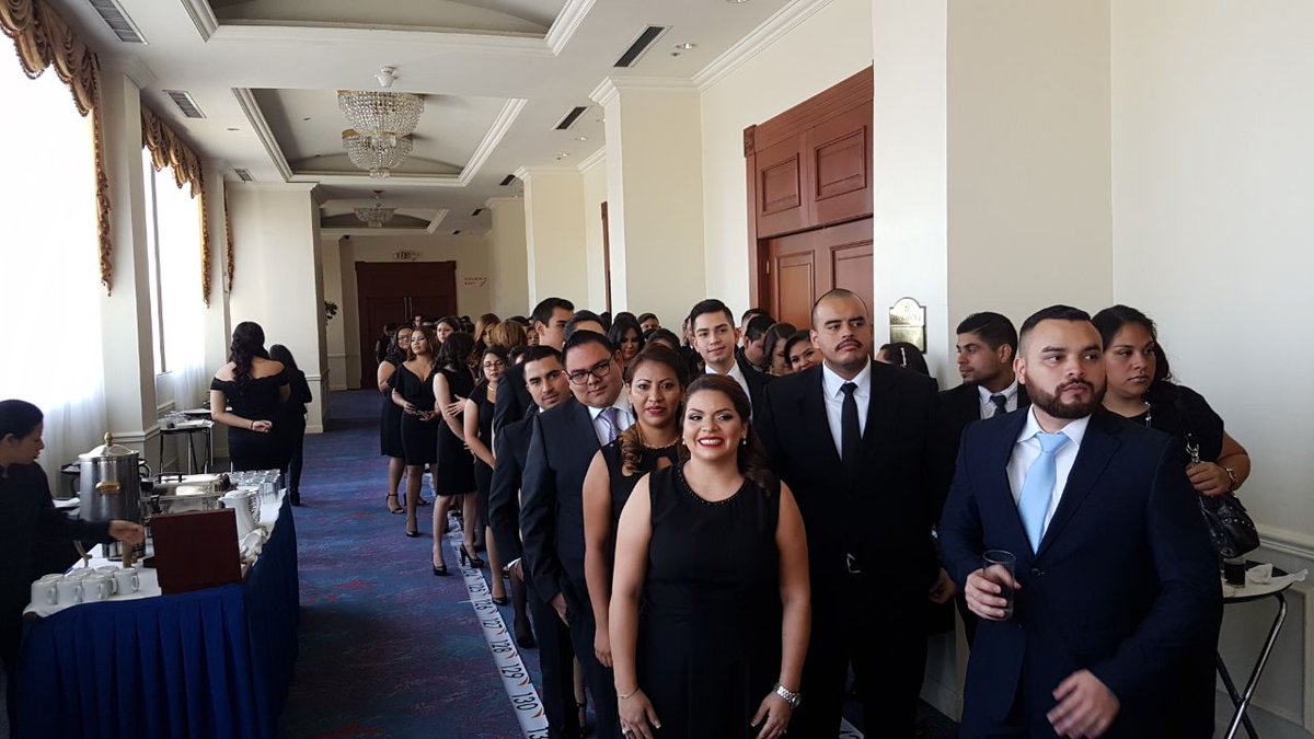 Bloque A y Bloque B de graduandos. 
IV Solemne Acto de Graduación 2017
