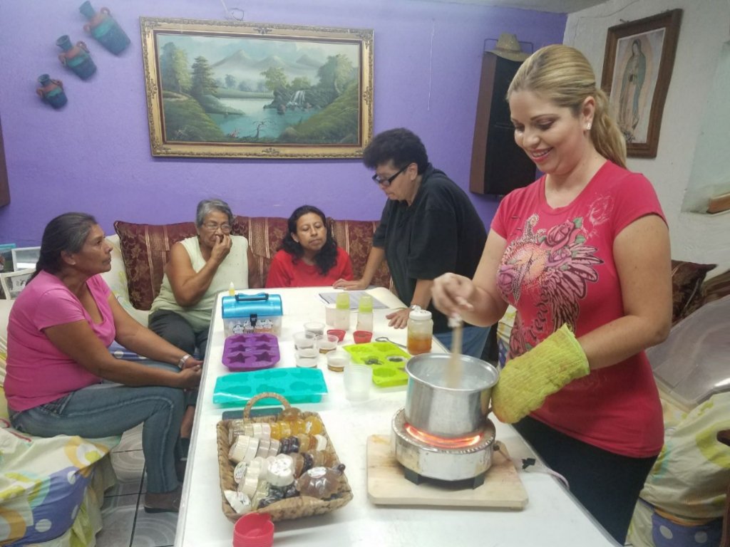 MTGUADALAJARA's tweet photo. Con nuestras amigas de la Col. San onofre #dist9 donde ya estan listas para emprender este noble oficio, realizando Jabónes artesanales y medicinales, además les permitirá generar un ingreso adicional! Enhorabuena a mis comités de base por su buena disposición de salir adelante! https://t.co/eKN9sGoWq7