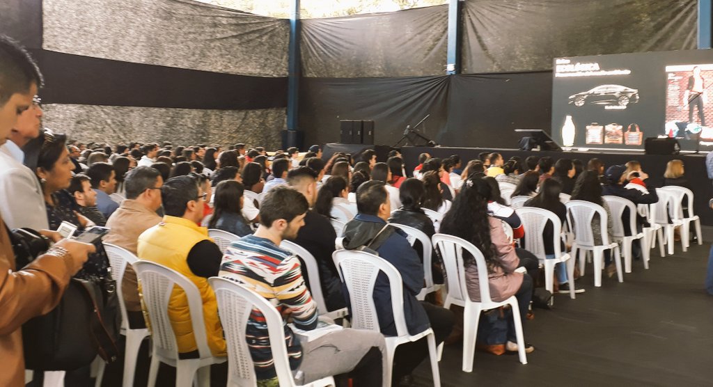 VICEMIPYME's tweet photo. Más de 1000 jóvenes asisten al Festival @HeroesFestGT  ¡Los esperamos en el campus central de la URL! Sé parte del cambio #EmprendeYDespega https://t.co/Uez37eIkT1