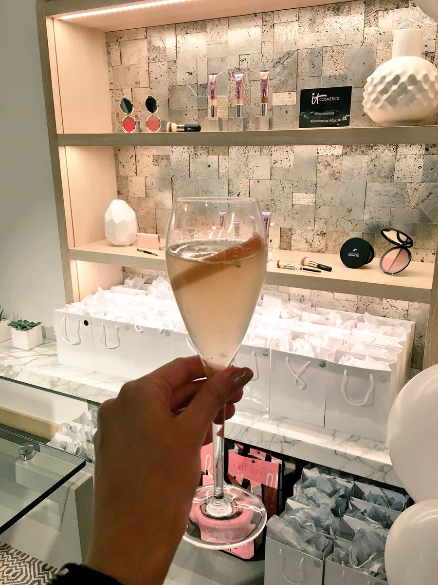 krystintysire's tweet photo. Had the best time at the #luxebyloreal event last night! Beautiful brands in an amazing venue! Canโt wait to try these out and tell you what I think! @UrbanDecay @shuuemura @Itcosmetics ๐๐ฅ #itcosmetics #urbandecay #shuxmario #UDCanada https://t.co/3XipOD47yw