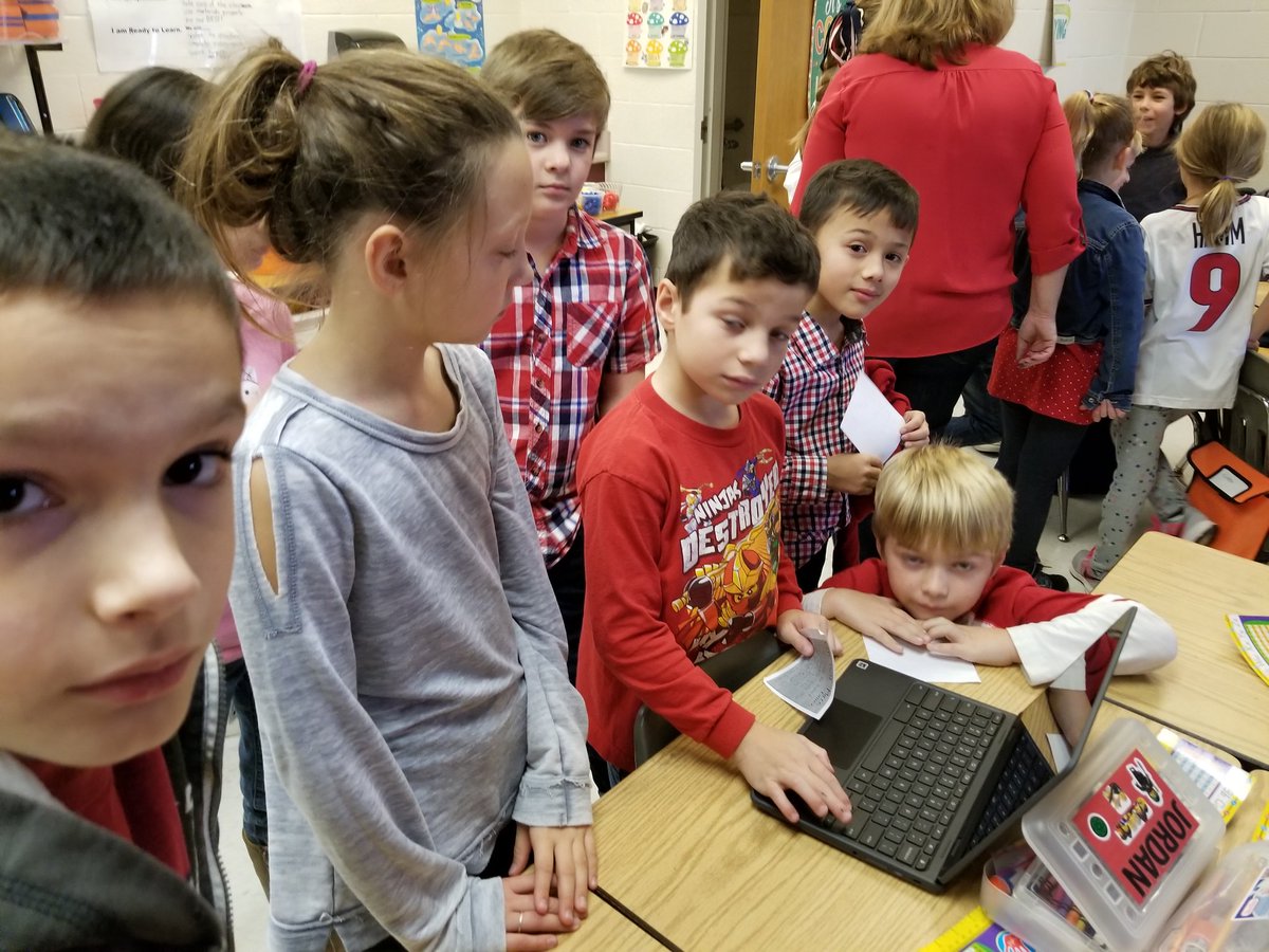 jewellclass's tweet photo. Helping 2nd graders prepare for the #epicbuildshowcase. #loudouncodes #rhlcodes #computerscience #codelife @LCPS_CttF @herbertjen23 https://t.co/jZzk4Z0RdU