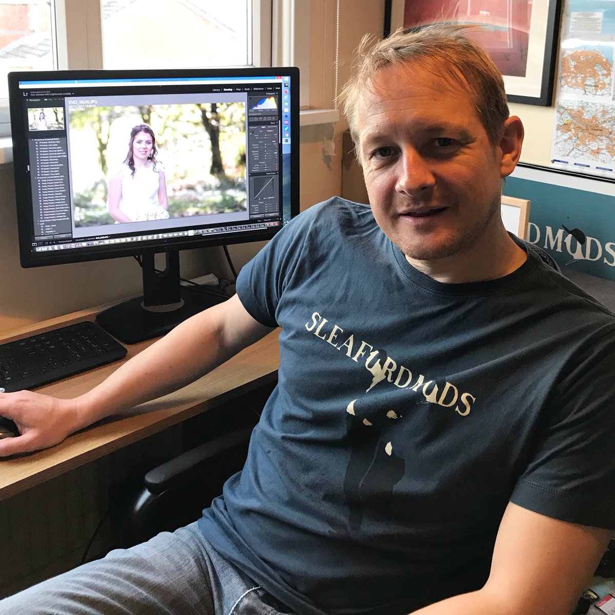#TShirtDay <a href="/BBClamacqshow/">The account formerly known as Lamacq on 6 Music</a> <a href="/sleafordmods/">Sleaford Mods</a> #sleafordmods Mark in Exeter with Sleafords whilst working editing wedding photos #lammo #wearyouroldbandtshirttoworkday #exeter #devon