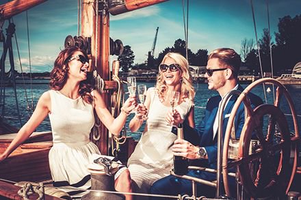 GYORK_LONDON's tweet photo. We're sailing into the weekend with a glass of champagne for #cocktailhour celebrating a successful week.  Have a stylish weekend https://t.co/vLz6Q9aEeU