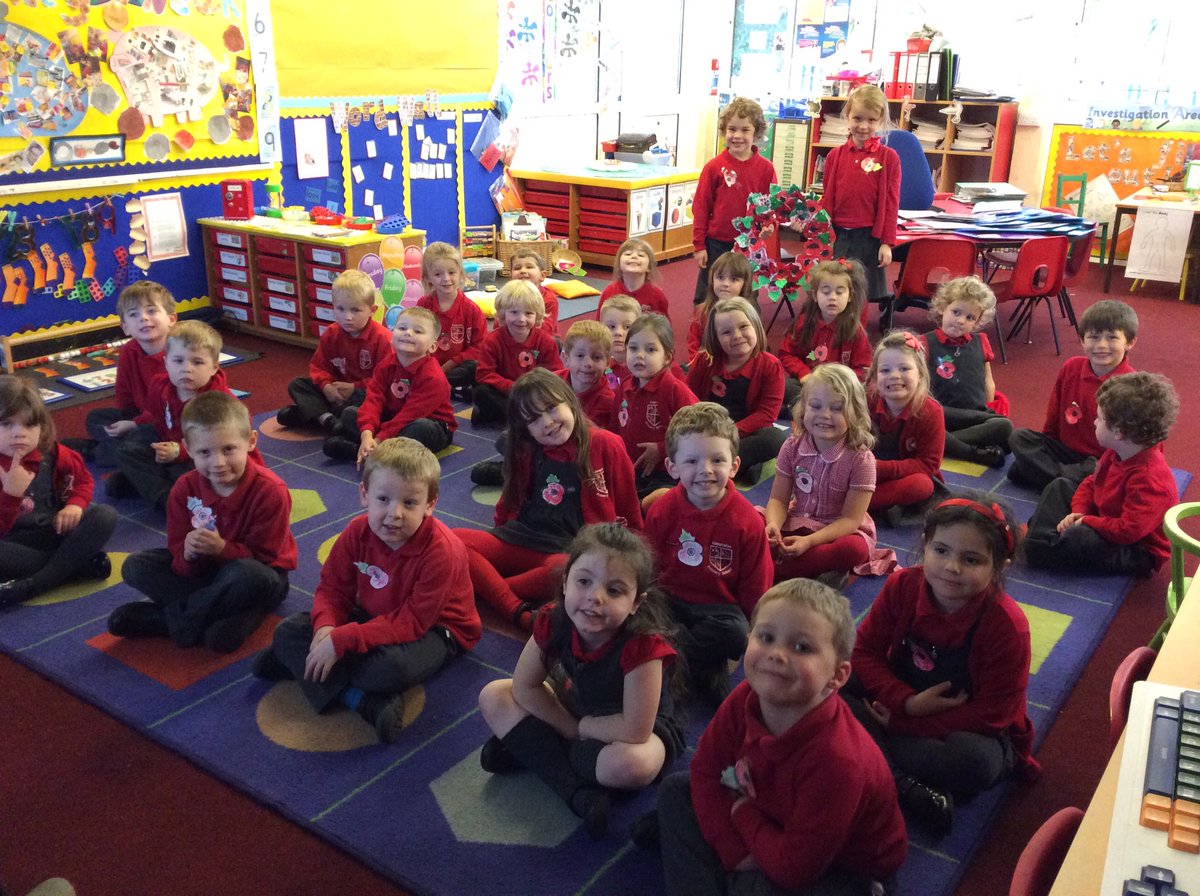 LlanyPrimary's tweet photo. Reception (RF) have been making poppies and remembering our fallen heroes. #RemembranceDay2017 #PoppyAppeal https://t.co/O5Mu4sUWqo
