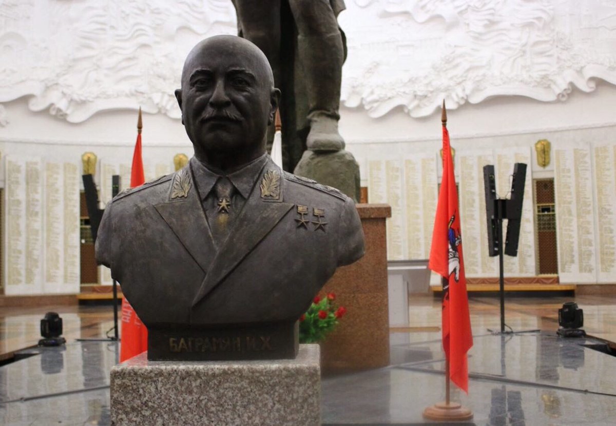 Памятник маршалу Баграмяну