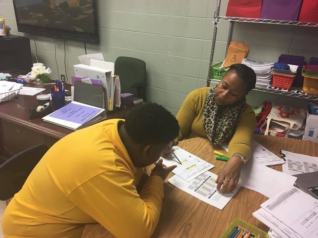 burney_social's tweet image. Science teachers discuss NWEA Data with their students after testing #DataDrivenConversations #GoalSetting @HpsdSup #HpsdSup