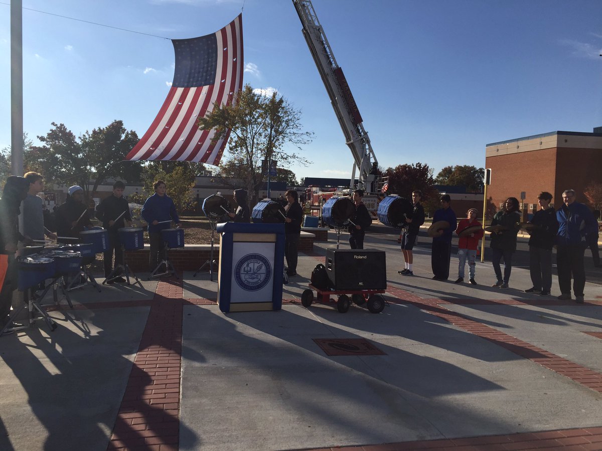 theWPboard's tweet photo. WPHS Veterans Day of Service with @TMFoundation https://t.co/ipLOq0u7n4