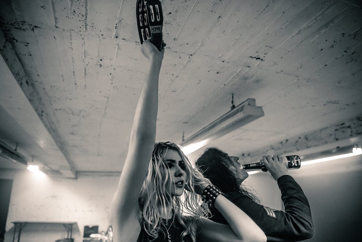 taylormomsen's tweet photo. Tonight at the Starland Ballroom in Jersey @starlandNJ then off to Europe with @stonesour #mymyheyhey #rockandrollisheretostay https://t.co/tERH5CTCbS
