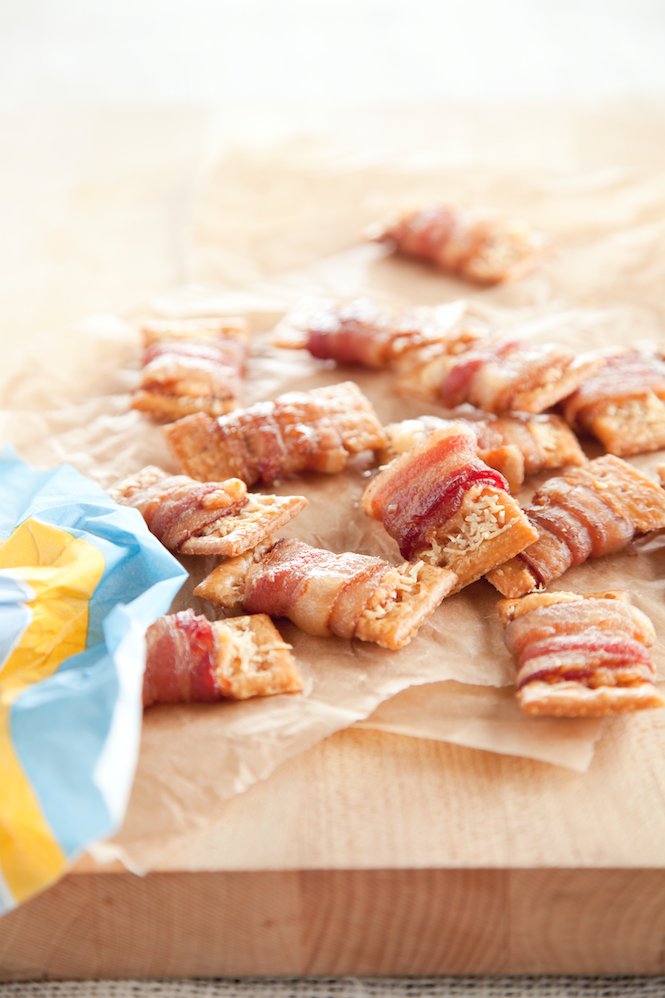 Paula_Deen's tweet photo. What game are you most lookin' forward to this weekend? Whatever the game, be sure you have yummy snacks on-hand: https://t.co/Ep4vlzZllD https://t.co/XvvXbG4PtT