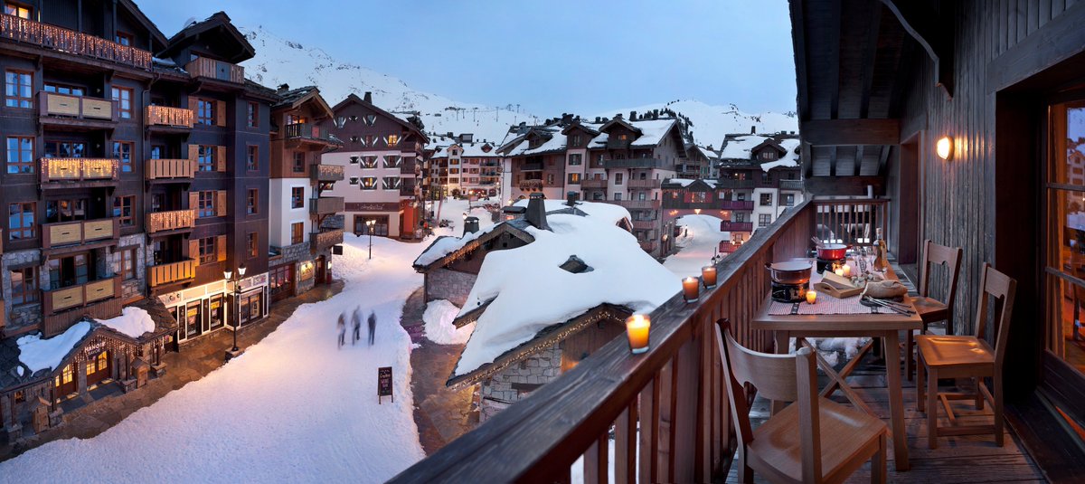 Plus que 36 petits jours avant de manger des fondues dans le Village ! 🧀😍

We are 36 days away from eating fondue in the Village ! #Cantwait 🧀😍