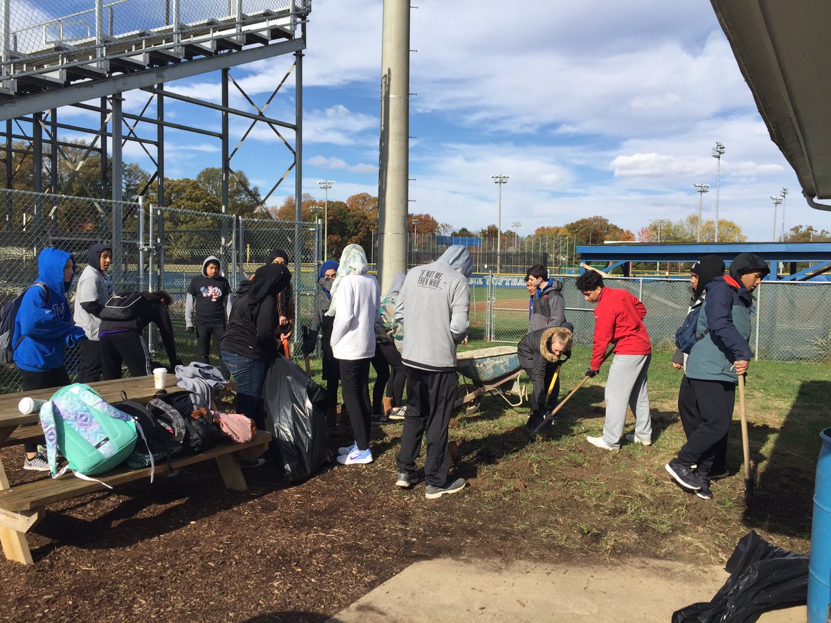 theWPboard's tweet photo. More from our Veterans Day of Service! @TMFoundation https://t.co/js1jAU06HA