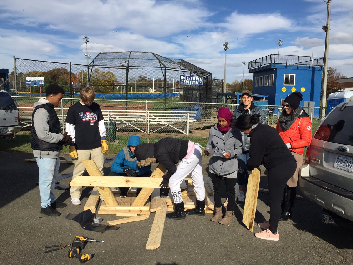 theWPboard's tweet photo. More from our Veterans Day of Service! @TMFoundation https://t.co/js1jAU06HA