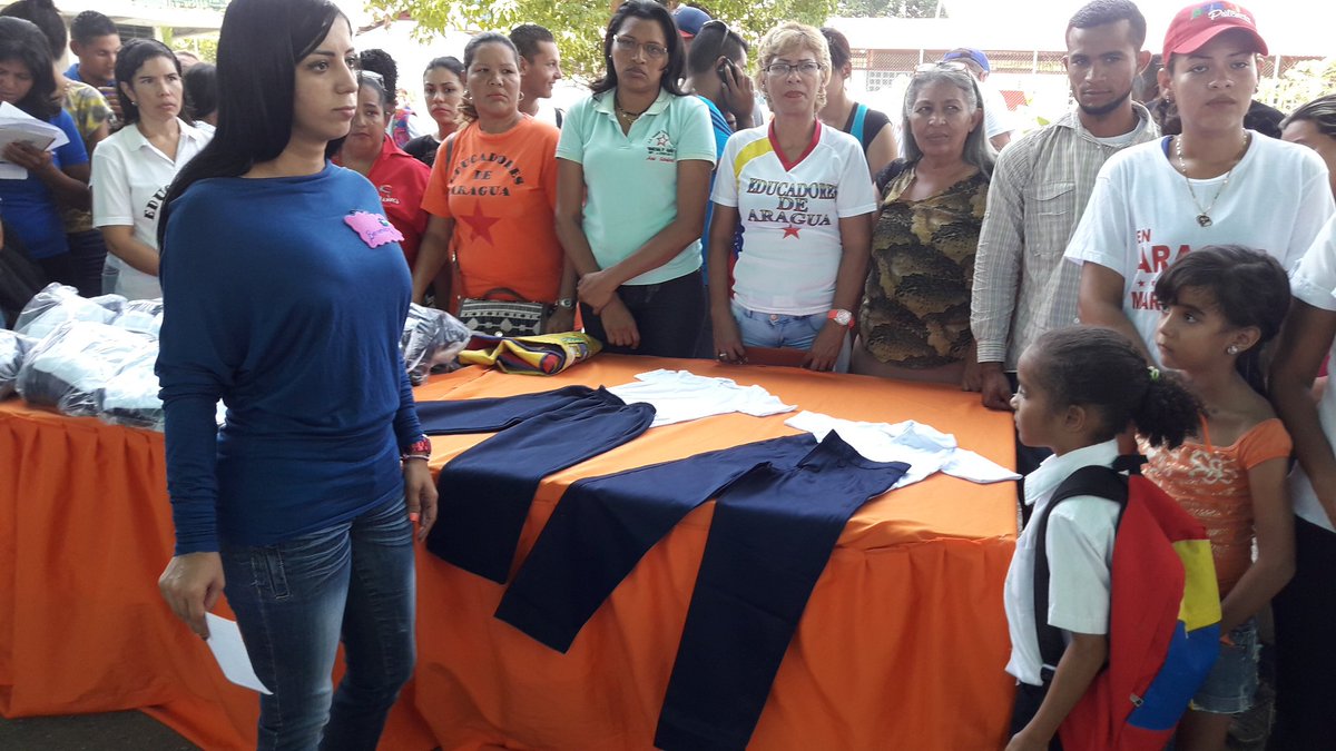 johanitakenpo's tweet photo. Hoy  se entregaron 850 uniforme a los niños de la U.E.E Argelia Laya
Llevando alegría a nuestro semillero #Este10AnotateConLaPaz https://t.co/OglsTk7AZ3