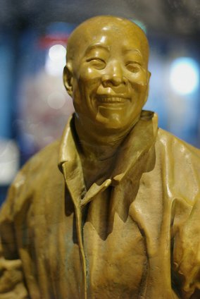 "The #sculpture and The #sculptor" is the #todaysgame
One is a sculptor, the other is a clay
Then the sculptor should shape the clay and make the sculpture in his/her dreams and tell the visitors. #kids #storytimecards #storytelling goo.gl/Up3Co4