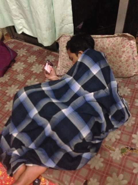 MZulOfficial's tweet photo. Pengorbanan boyfriend sampai tertido layan gf dia video call 😭
Engkorang punyer bf 5 min call dah nak letak 😏
Nampak sangat tak memahami, clash jelah cepat 😔😔😔 https://t.co/CfAPPFRq74