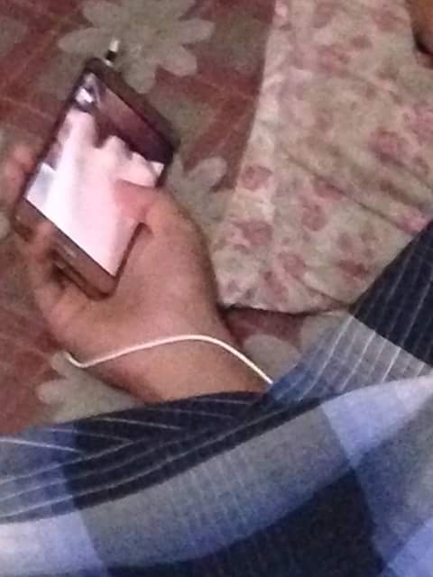 MZulOfficial's tweet photo. Pengorbanan boyfriend sampai tertido layan gf dia video call 😭
Engkorang punyer bf 5 min call dah nak letak 😏
Nampak sangat tak memahami, clash jelah cepat 😔😔😔 https://t.co/CfAPPFRq74