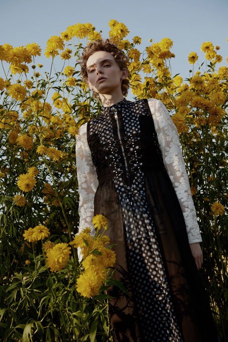 pmartists's tweet photo. #InaLekiewicz styles new @StylistMagazine https://t.co/wAsWtWY6yP