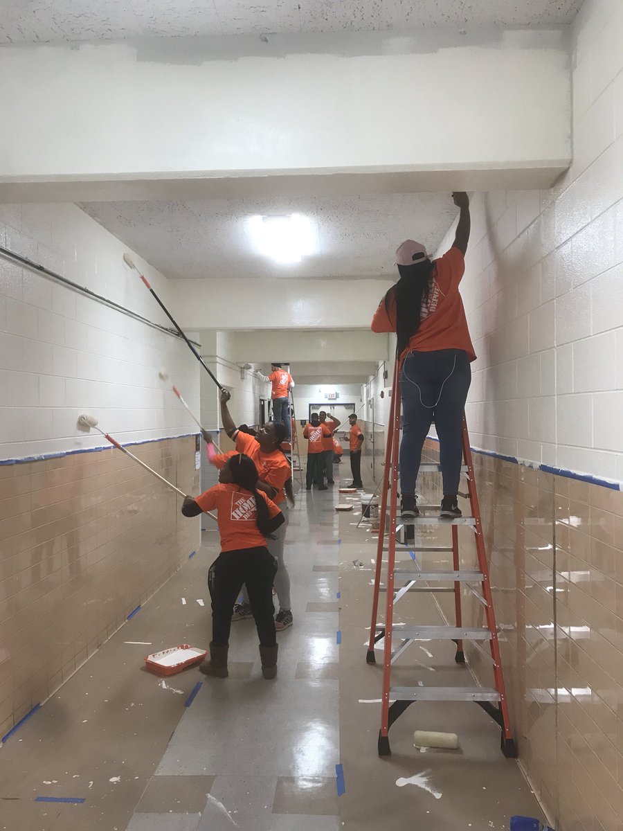 BenTenTHD's tweet photo. On a roll with painting! @homedepot1912 @TeamDepot #givingback @Manny_CubFan https://t.co/j5SL00BbLI