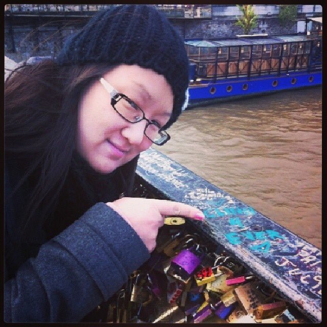 ClemTweete's tweet photo. 5 years ago ... ❤️
#Paris #OTH #QuinnJames #ShantelVanSanten #FWTP #Clinn4Ever #OTH4Ever #PontDesArts https://t.co/VS5SHT6WcL