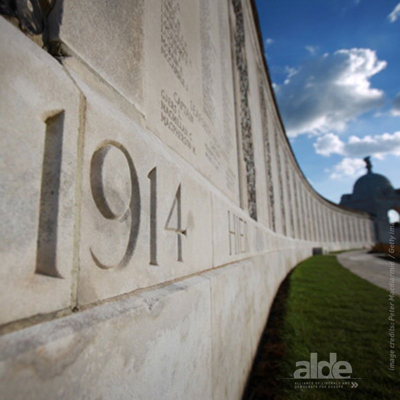 guyverhofstadt's tweet image. From the ashes of war we built a Union of peace. On this day we remember that once we fought now we talk #ArmisticeDay 🕊🇪🇺