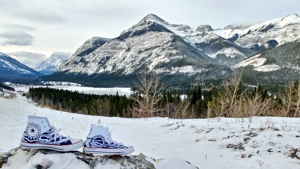 EGOsGayKicks's tweet photo. "I love to go a wandering along the mountain trails" ... It's pretty in winter ... Pretty COLD! ... BUT what a view! #ALifetimeOfFirsts https://t.co/MgHlZ1iHsS