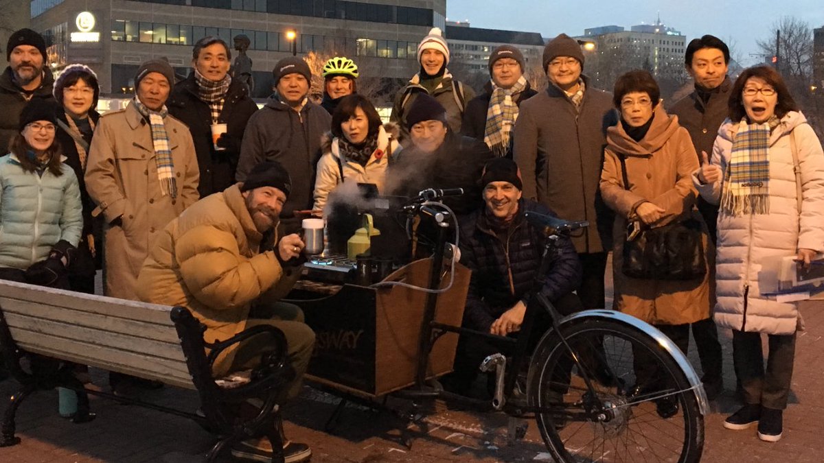 Kub64's tweet photo. What a wonderful morning! 

City councillors from Sapporo joined us for @coffee_outside. We traded stories about winter, laughed, drank good coffee and marvelled at @drdagly’s handlebarista bike.

Akiko, thanks for the translation.  
🇨🇦🇯🇵☕️❄️🚲

#yegbike @WinterCityYEG https://t.co/XrLzNBR5ix